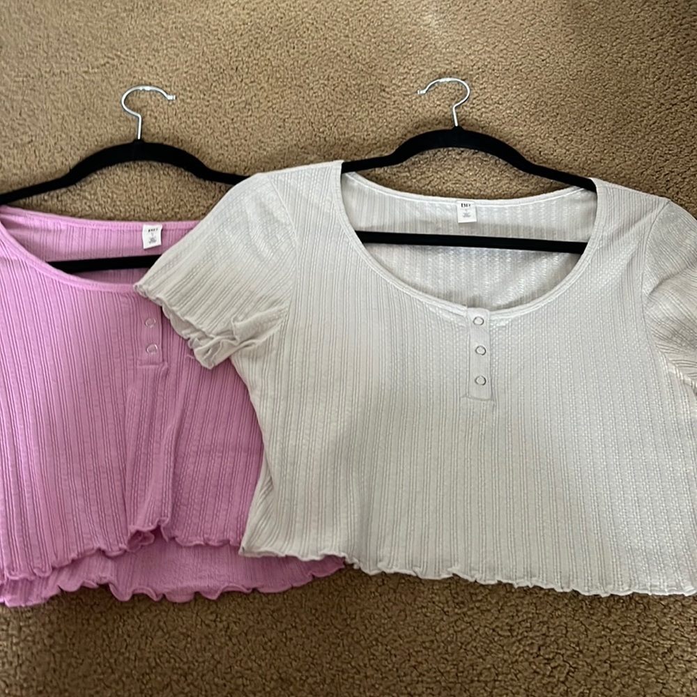 set of 2 size small crop tops